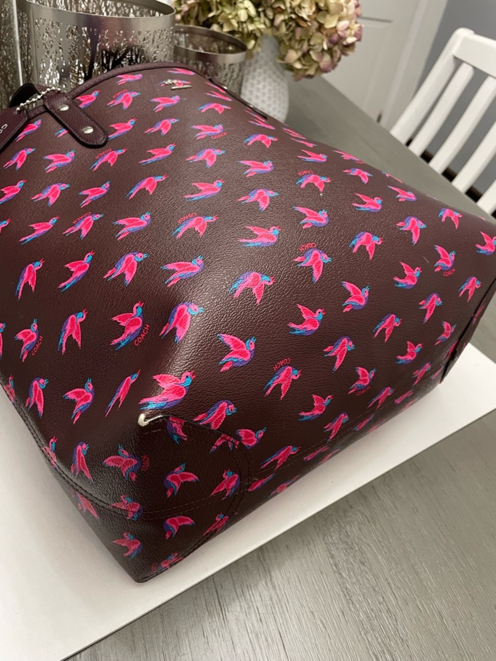 Coach reversible Maroon Tote with Pink Bird Motif - Picture 12 of 15